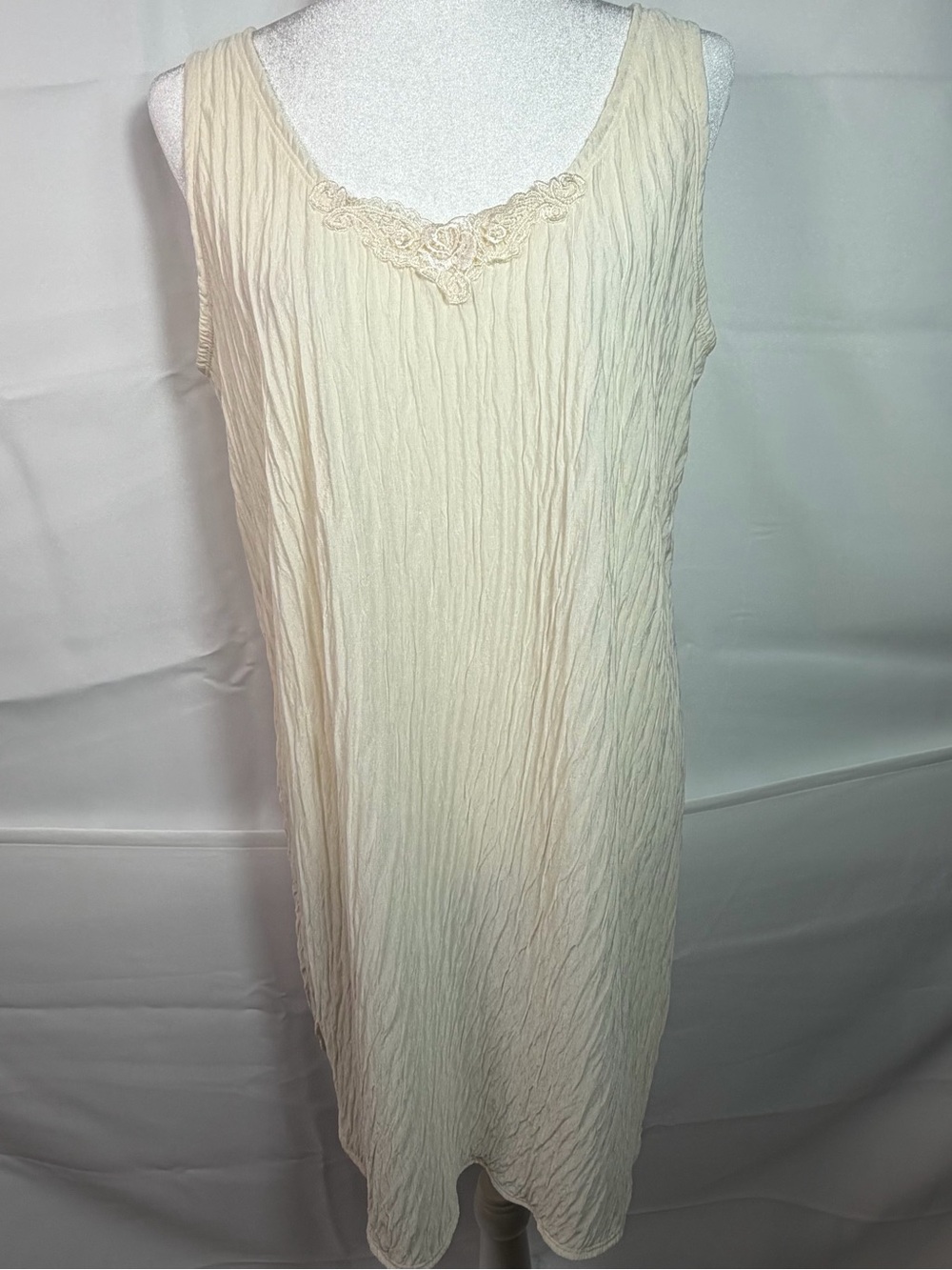 Linea Donatella Ivory Crinkle Nightgown Medium VTG Appliqué Coquette Ethereal